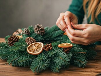 Maak zelf een unieke kerstkrans: 4 DIY ideeën voor elke stijl en elk niveau